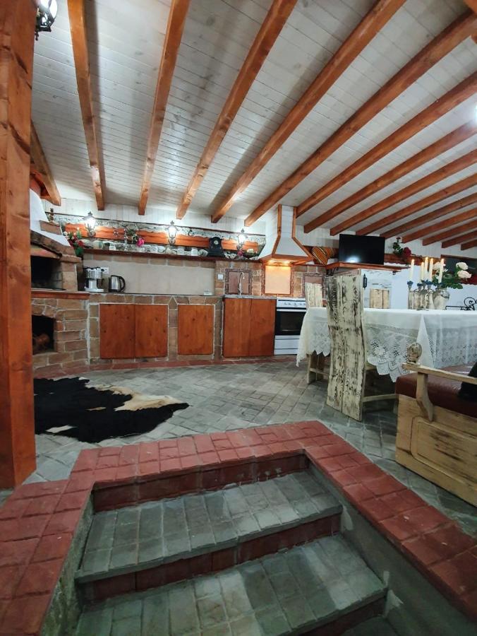 Kashtata s Paraklisa Borovo  Bagian luar foto